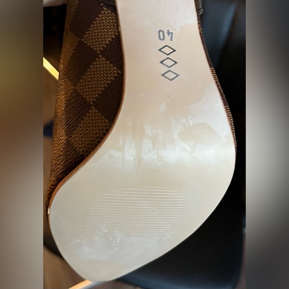 Louis Vuitton Damier Azur Pattern Stilettos. - Picture 5 of 6
